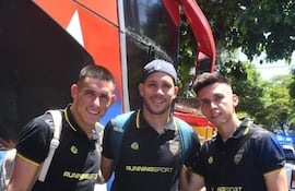 Brahian Vidal Ferreira, Facundo Echeguren y Thiago Vidal Obregón, futbolistas de Recoleta FC.
