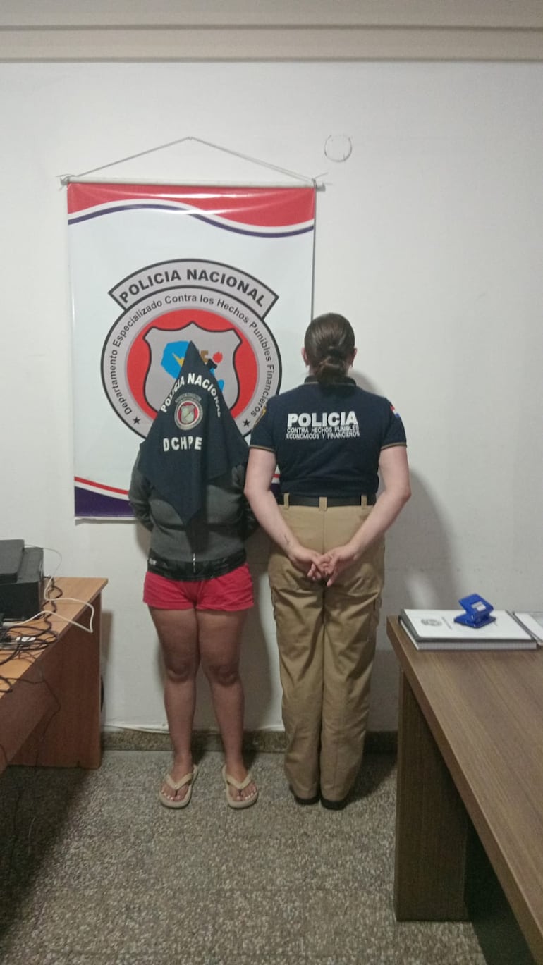 Tathiana Magalí Chamorro Giménez, de 21 años, sorprendida en flagrancia cuando intentaba retirar indumentarias deportivas del Club Nacional