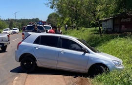 Tras persecución recuperan auto denunciado como hurtado, pero conductor huyó de la Policía