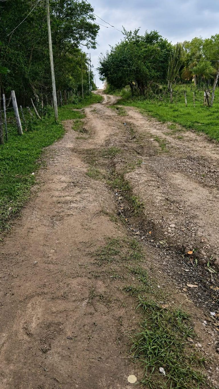 Los pobladores de Sapucái solicitan que, antes de nuevas precipitaciones, se garantice un camino de todo tiempo para evitar que la comunidad quede aislada.