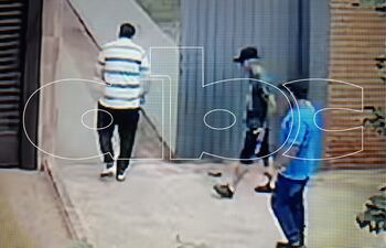 Imágenes de circuito cerrado muestran el momento en el que los supuestos sicarios de "Gringo" González ingresan a la vivienda que alquilaron.