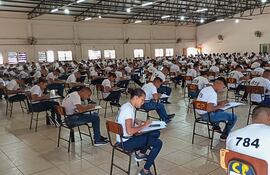 Imagen de archivo de exámenes de ingreso para la Policía Nacional. Desde este año, la malla curricular contempla solo un año de formación para ejercer la carrera policial.