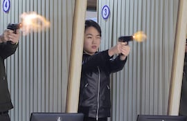 La hija adolescente de Kim Jong-un, el mandatario de Corea del Norte, volvió a aparecer en una prueba de tiro