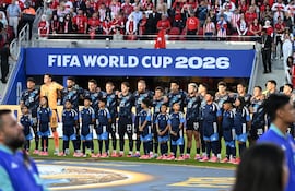 Los jugadores de Paraguay se agrupan para la entonación del himno nacional, en el Levi's Stadium, previo al duelo ante Turquía, por la segunda fecha del Grupo D del Mundial 2026.