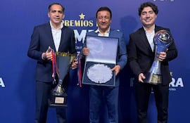 Óscar Gavilán (i), Julio César Aldama y Julio Sebastián Aldama, principales autoridades del General Caballero de Juan León Mallorquín.