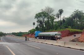 Pobladores de Caacupé exigen la construcción de un paso peatonal.