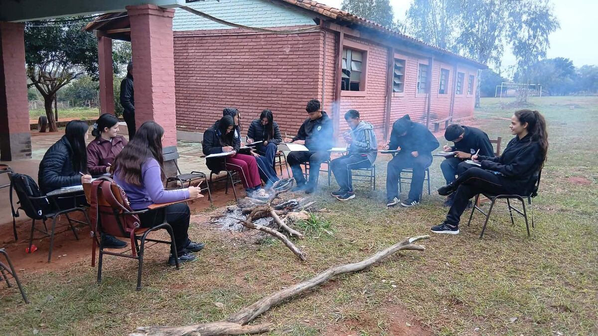 Tras publicación periodística, Gobernación visita escuela de Potrero Naranjo y promete iniciar mejoras de aulas