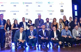 Directivos exhiben con orgullo el reconocimiento logrado en Great Place to Work en la categoría de 1 a 50 colaboradores. Una nueva edición que resalta la cultura de las buenas prácticas laborales.