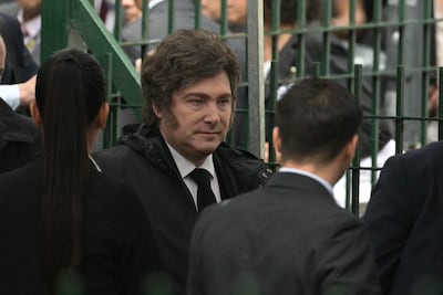 Javier Milei (C), presidente de Argentina.