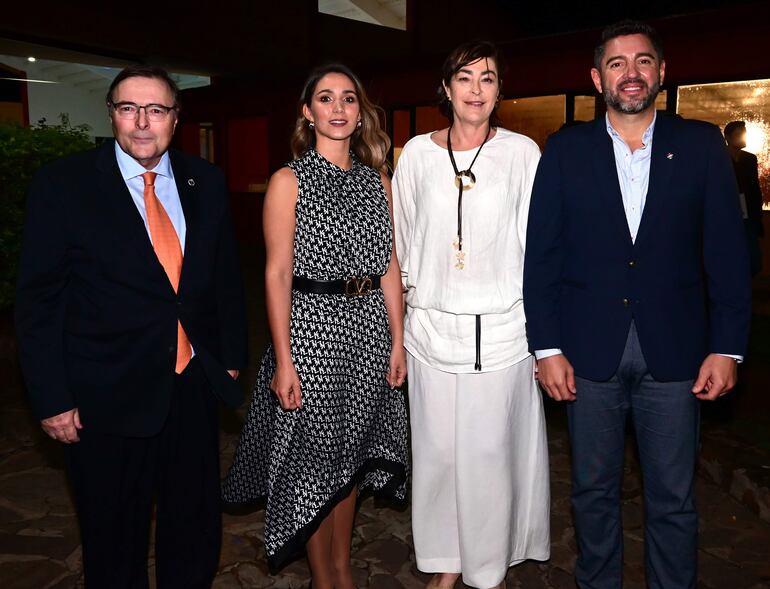 Jorge Segovia, presidente de la Institución Internacional SEK, Fabiana Souto, diputada nacional, Nelly Varela, directora de SEK Paraguay y Pedro Alliana,vicepresidente de la República.