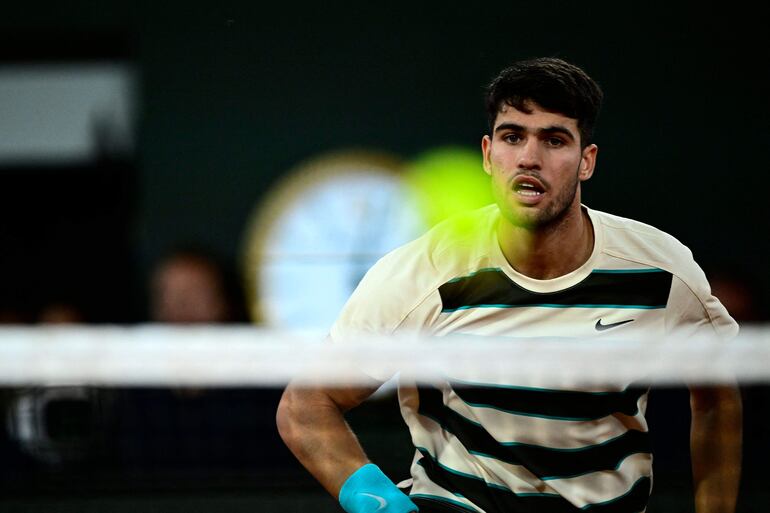 El español Carlos Alcaraz durante las semifinales del Roland Garros en el Philippe Chartrier.