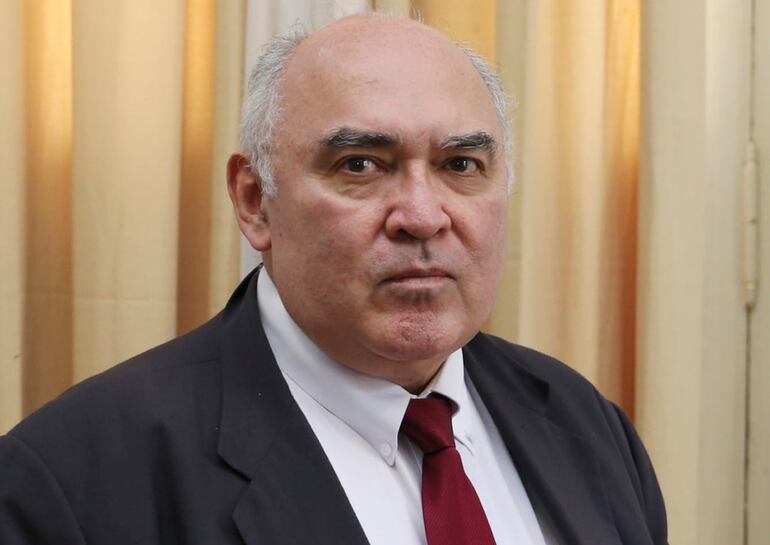 Dr. Juan Carlos Paredes Bordón, postulado para el concurso de terna para la Corte Suprema.