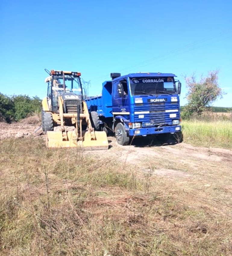 Caapucú: denuncian supuesta extracción ilegal de arena de playa municipal