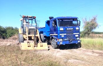 Concejal denuncia presunta extracción ilegal de arena de la ribera del río Tebicuary.