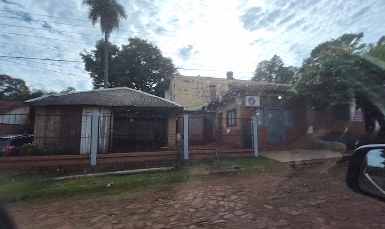 Otro de los allanamientos fue desplegado en una casa quinta en San Juan del Paraná, donde buscaban a Osmar Lezcano, quien no fue encontrado por los intervinientes.