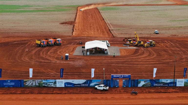 El complejo está siendo instalado en Yguazú, departamento de Alto Paraná, y fue concebido alrededor de una ventaja que Paraguay posee en abundancia: energía renovable.