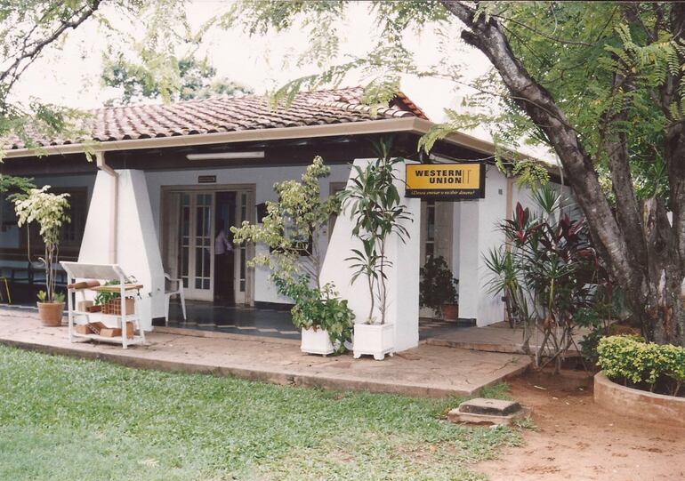 Desde su primera reunión en 1975, con 17 socios fundadores, la Cooperativa Ypacaraí se consolidó como una institución de categoría A y referente nacional.