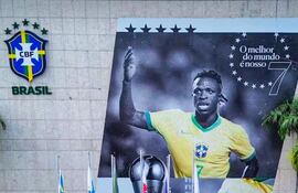 La gigantografía de la CBF para Vinícius