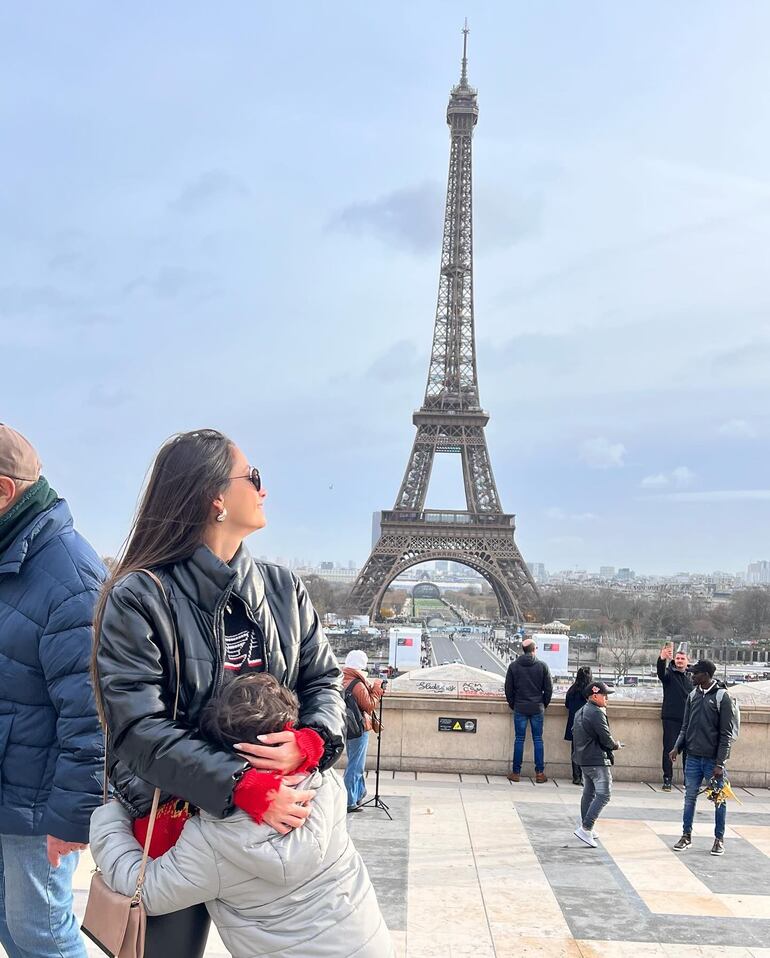 ¡Tierna postal! Stephanie Ríos y Piero dándose un abrazo. (Instagram/Iván Torres)