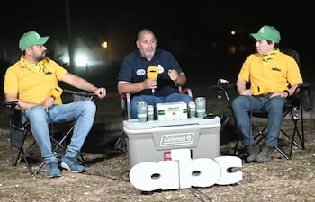 José Curi (c), jefe de seguridad del Rally del Chaco, en ABC Motor en la Terminal de Ómnibus de la ciudad de Mariscal Estigarribia, Paraguay.