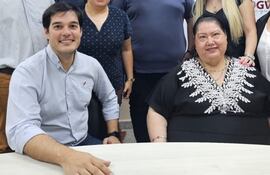El doctor Guillermo Sequera y la doctora Águeda Cabello, cuando ella asumió como directora de Vigilancia de la Salud.