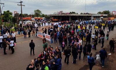 Más de mil docentes se movilizaron para exigir al Gobierno Central mejoras educativas y el cumplimiento de compromisos.