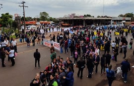 Más de mil docentes se movilizaron para exigir al Gobierno Central mejoras educativas y el cumplimiento de compromisos.
