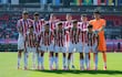 Los jugadores de la selección de Paraguay Sub 20 posan para la fotografía previa al partido frente a Venezuela por la fecha 2 del Grupo B del Fútbol masculino de los Juegos Odesur Santa Fe 2026 en el estadio Marcelo Bielsa, en Rosario, Argentina.