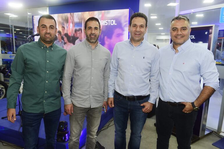 Alejandro Natti, Ahmad Omairi, Haidar Omairi y Christian Quiñonez.