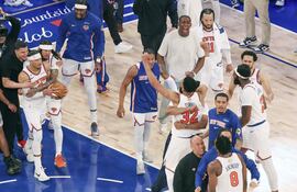 Los New York Knicks ganaron un partido "de locos" y quedaron en las puertas de la consagración en la NBA.