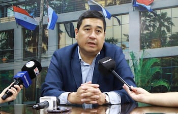 Eduardo Nakayama (PLRA), senador.