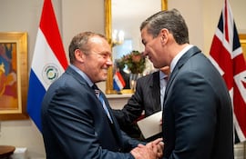 Santiago Peña participó de una recepción organizada por la embajada paraguaya y la Cámara Paraguaya de la Carne.