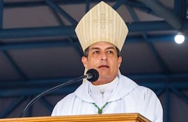 Monseñor Gabriel Escobar presidió la misa del primer día del novenario de la Virgen de Caacupé.