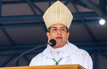 Monseñor Gabriel Escobar presidió la misa del primer día del novenario de la Virgen de Caacupé.