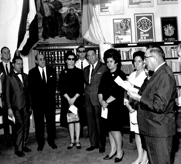 Inauguración de la biblioteca del Instituto Experimental México.