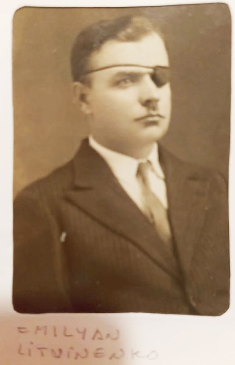 Emilyan Litvinenko, ruso blanco que introdujo al frutilla en Paraguaya en la década de 1930.
