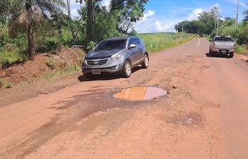 Enormes baches obligan a conductores a realizar maniobras bruscas para evitar daños en sus rodados.