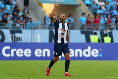 Picture released by Photosport showing Alianza Lima's Argentine forward #09 Hernan Barcos celebrating after scoring his team's first goal during the Copa Libertadores qualification third-round first-leg football match between Chile's Iquique and Peru's Alianza Lima at the Tierra de Campeones Stadium in Iquique, Chile, on March 4, 2025. (Photo by Alex DIAZ / PHOTOSPORT / AFP) / - Chile OUT / RESTRICTED TO EDITORIAL USE - MANDATORY CREDIT "AFP PHOTO / PHOTOSPORT / ALEX DIAZ" - NO MARKETING - NO ADVERTISING CAMPAIGNS - DISTRIBUTED AS A SERVICE TO CLIENTS