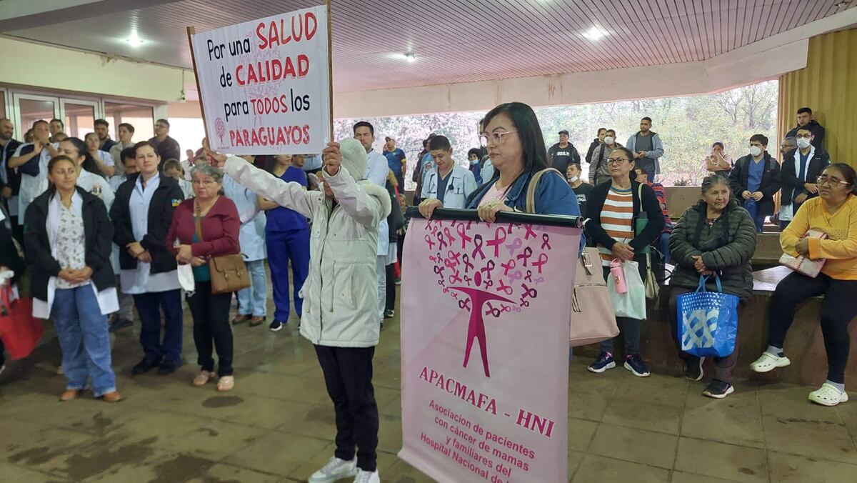 Pacientes oncológicos exigen a Santiago Peña salvar la salud pública