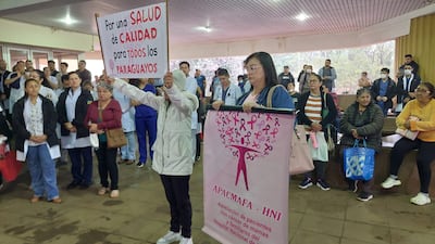 Pacientes oncológicos se hicieron presentes en el Hospital Nacional de Itauguá para apoyar a los médicos.