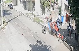 Captura de video del accidente de tránsito ocurrido tras una persecución en Barrio Obrero, Asunción.