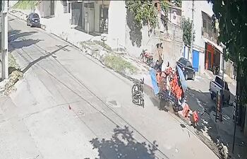 Captura de video del accidente de tránsito ocurrido tras una persecución en Barrio Obrero, Asunción.