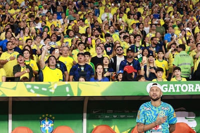 Decenas de aficionados despidieron eufóricamente a la selección brasileña antes de que emprendiera este lunes su viaje a Nueva Jersey, donde se concentrará para el Mundial 2026, que comienza la próxima semana en Estados Unidos, Canadá y México.