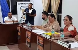 La concejal colorado, Laura Acosta, lamentó la solicitud planteada por la hija del intendente, y citó que en la ciudad muchos necesitan de un lugar donde vivir.