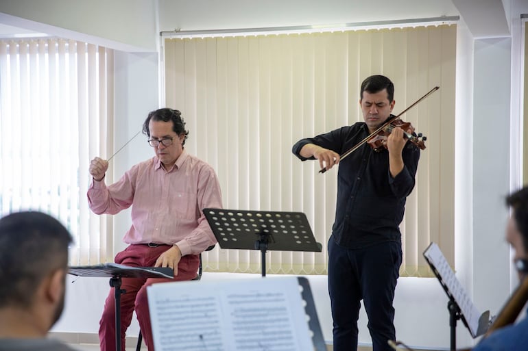 Diego Sánchez Haase y Fernando Aquino Navarro durante los ensayos para el concierto de este jueves.