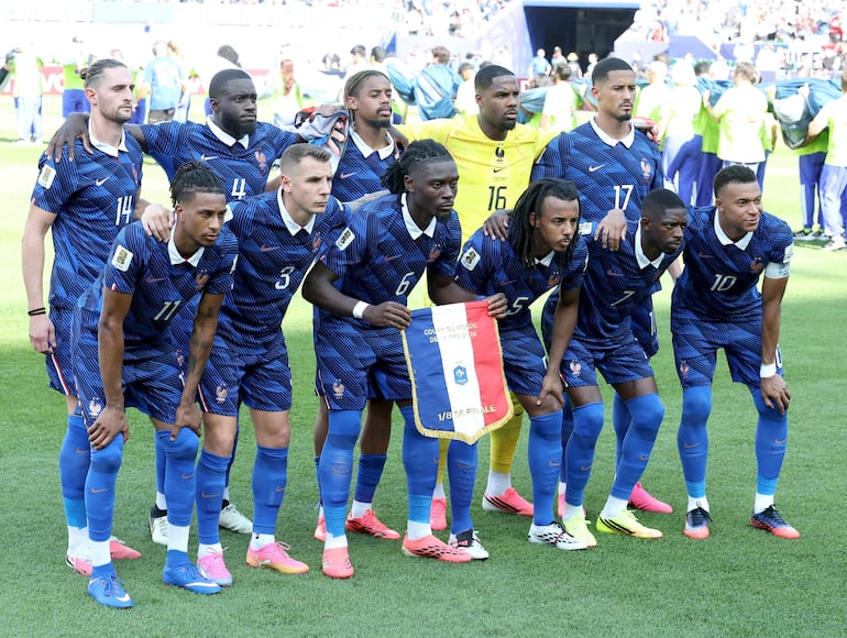El once inicial de Francia posa para la foto de equipo antes del partido de octavos de final de la Copa Mundial de la FIFA 2026 entre Paraguay y Francia, en Filadelfia, EE. UU., el 4 de julio de 2026. (Francia, Filadelfia).