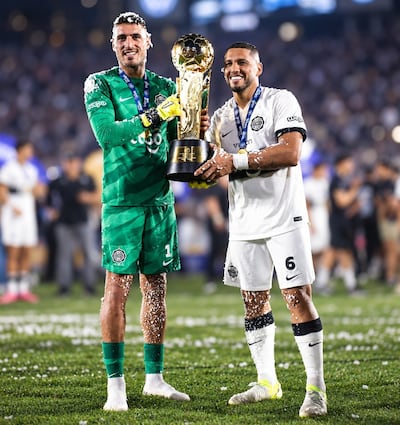 Gastón Hernán Olveira (izquierda, 33 años) y Richard Ortiz Bustos (36), principales referentes de Olimpia que se disponen a retornar al equipo para el enfrentamiento dominical contra Rubio Ñu, en Santísima Trinidad.