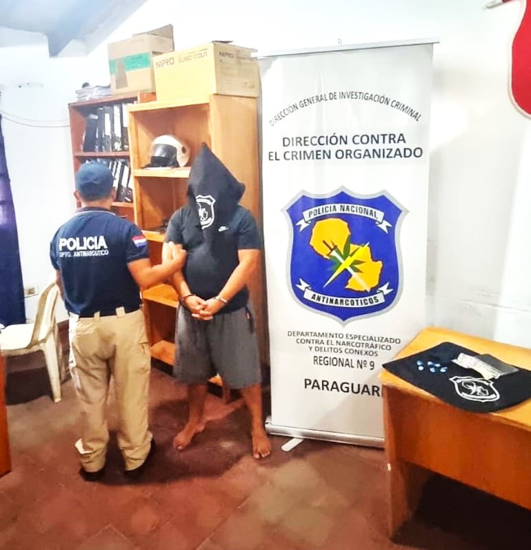 Detienen a un presunto microtraficante en la vía pública en Carapeguá