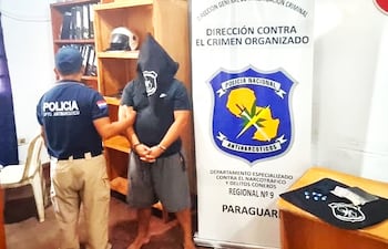 El detenido fue identificado como José Luis Acuña Barrios, de 25 años, domiciliado en el barrio San Francisco.