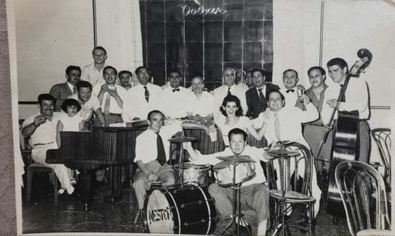 Fiestas con música en vivo ofrecía la Confitería Vertua.